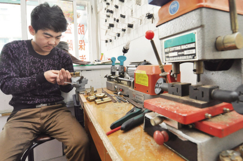 新桥镇开锁店为啥“牛号”频现 听开锁师傅讲什么锁最防盗